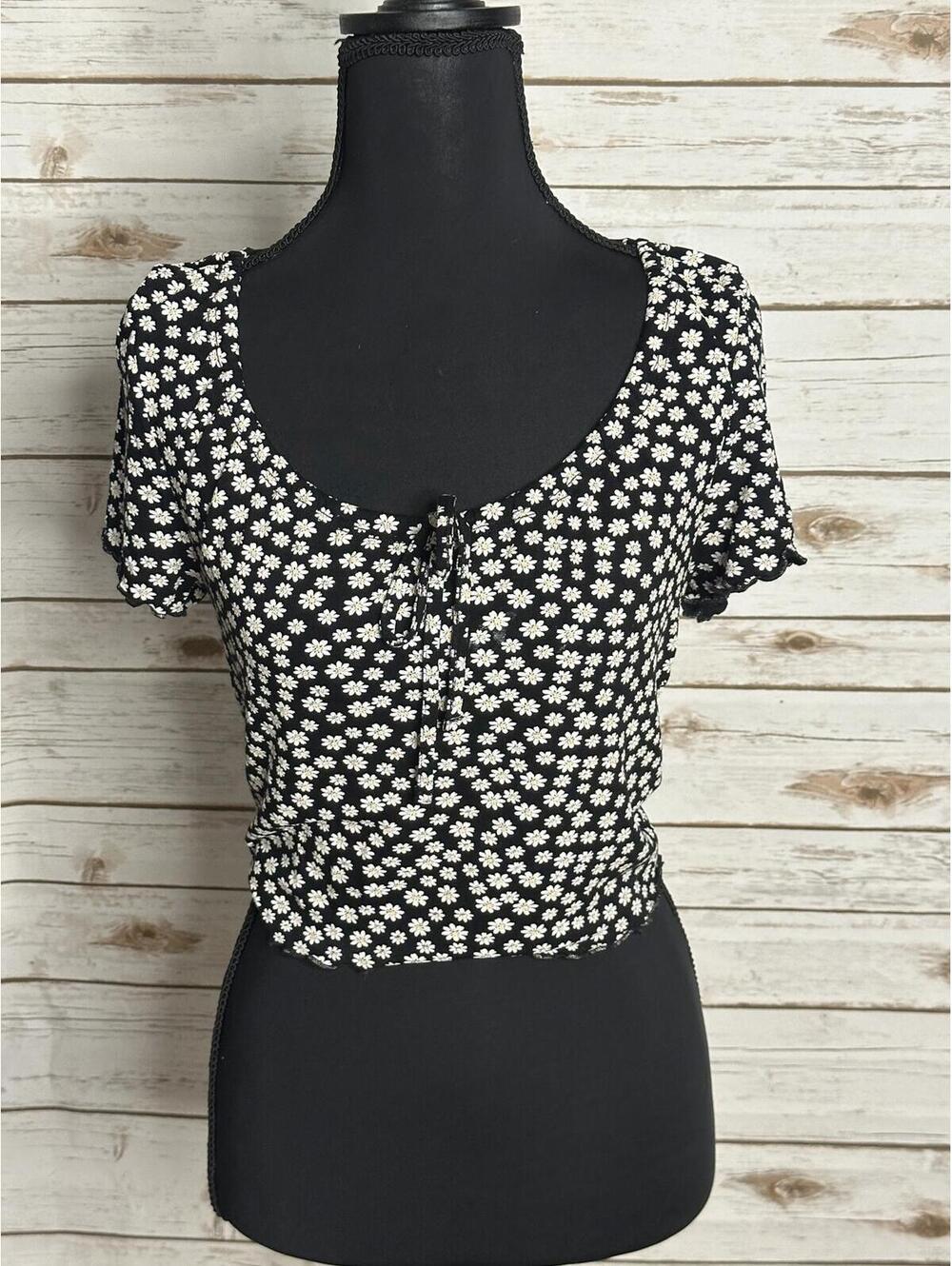 TopShop black floral baby tee/crop top Size 6 tie-front cottagecore milkmaid